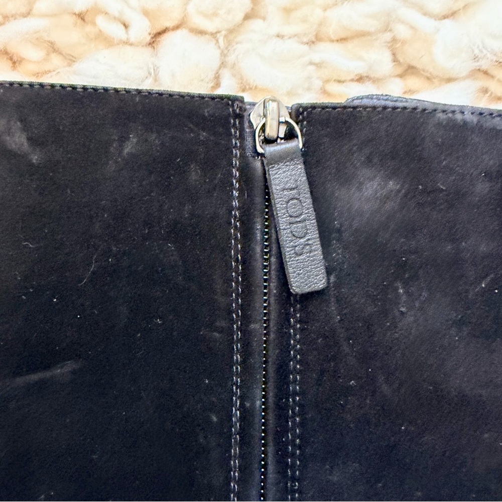 Tod's Black Knee-High Suede Heeled Boots - Picture 2 of 12